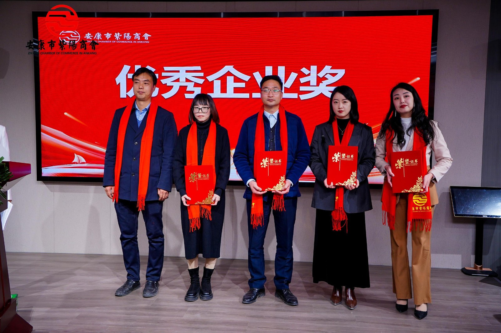 携手奋进 共赢未来---优米app ios第二届会员代表大会第三次会议胜利召开!